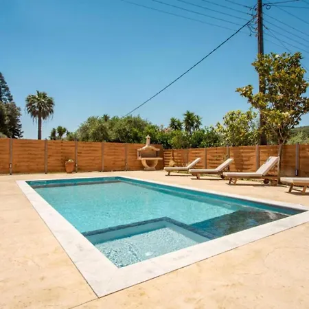 Вілла Avocado *